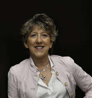 Dr. Carolyn M. Rubin 1 Dr. Carolyn M. Rubin leadership quote on understanding people, featuring her professional portrait with Arabian Business Times branding in a clean, elegant carousel design.